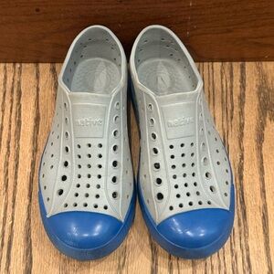 Native Kids Water Shoes in Light Gray and Blue
